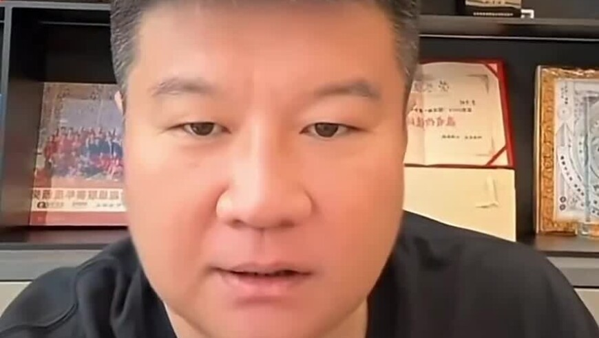 父母激烈争吵后儿子哭着收拾残局,澳门六和彩正版资料大全免费,决策资料解释落实_基础版V2.60